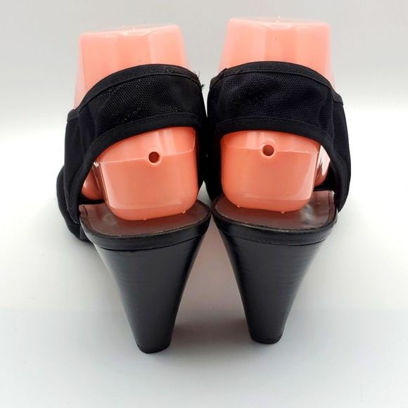 Stuart Weitzman T-Strap Sandals.  SIZE 10.  S857 - Picture 4 of 8